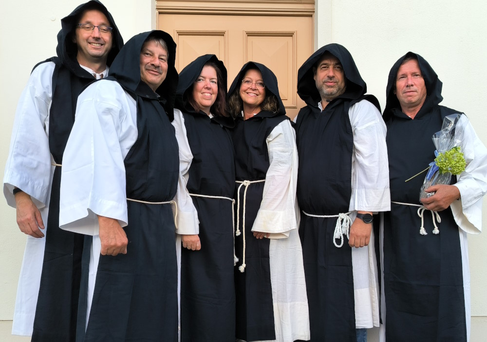 Unsere Mönche aus Kloster Zinna standen auch 2025 wieder fest zusammen.