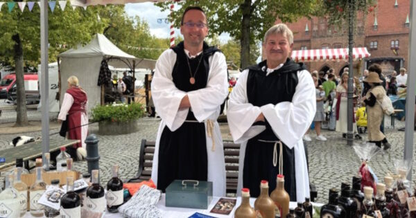 Die Brüder aus Kloster Zinna auf dem Fürstentag 2025 in Jüterbog