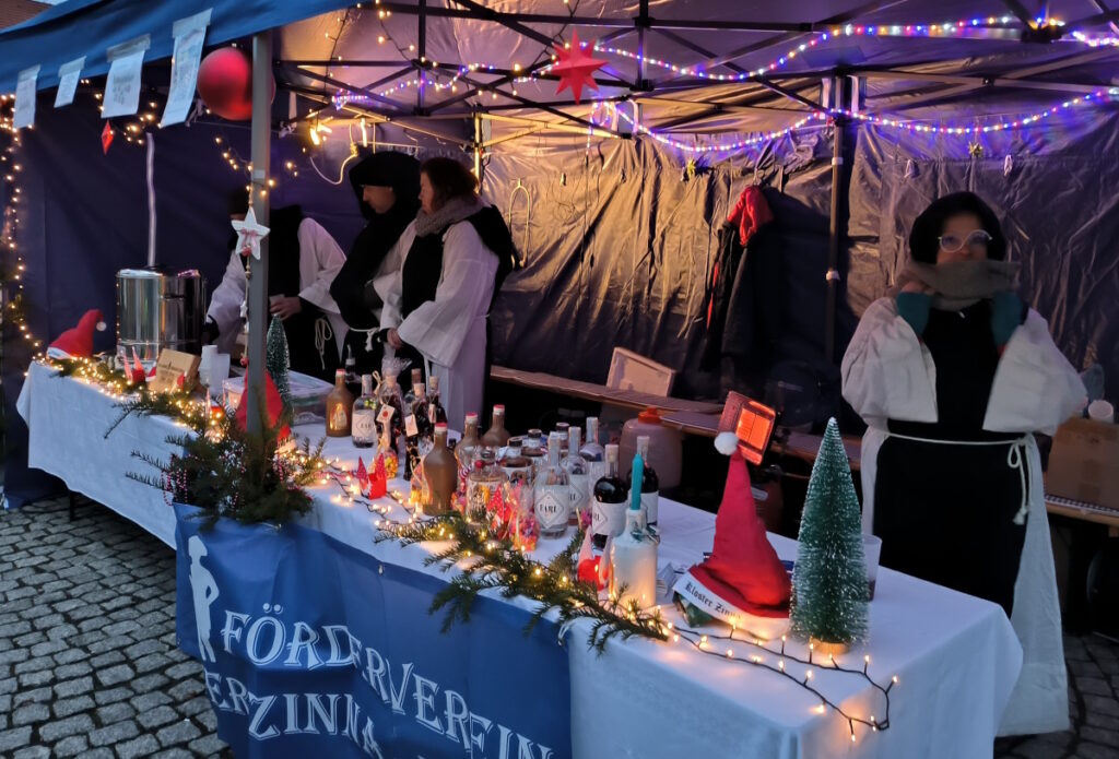Der Stand des Fördervereins auf dem Weihnachtsmarkt in Jüterbog.