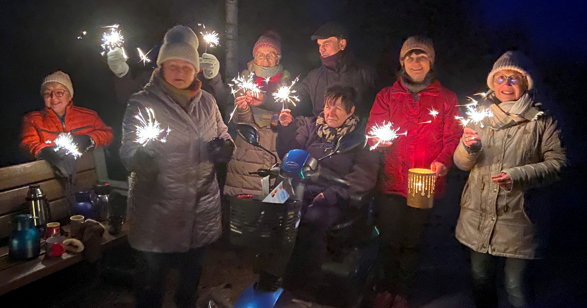 Inoffizielle Einweihung der Bank auf dem Wall