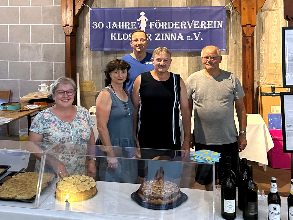 Trotz Hitze standen die Mitglieder vom Förderverein Kloster Zinna e.V. wie immer bereit.